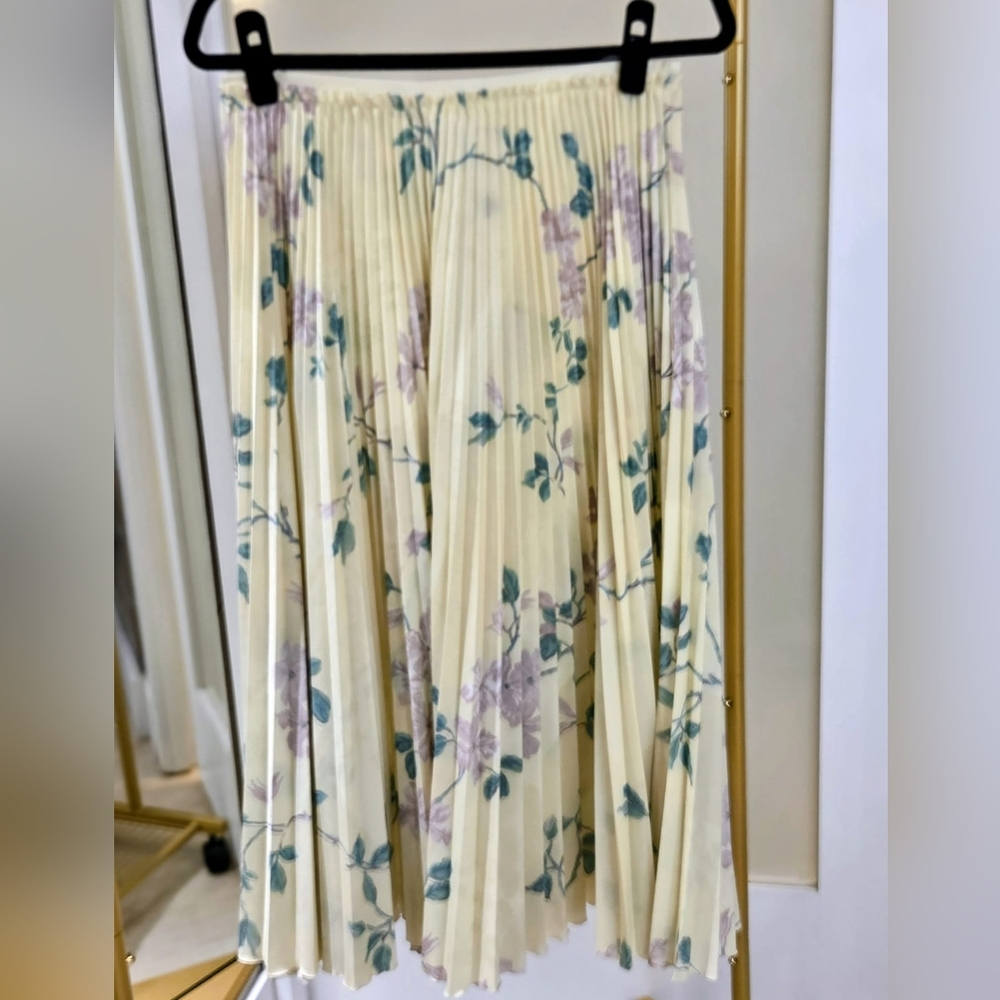 RED Valentino Pleated Floral Midi Skirt Pastel Yellow Italy Size 42, MSRP $975 - Picture 8 of 16